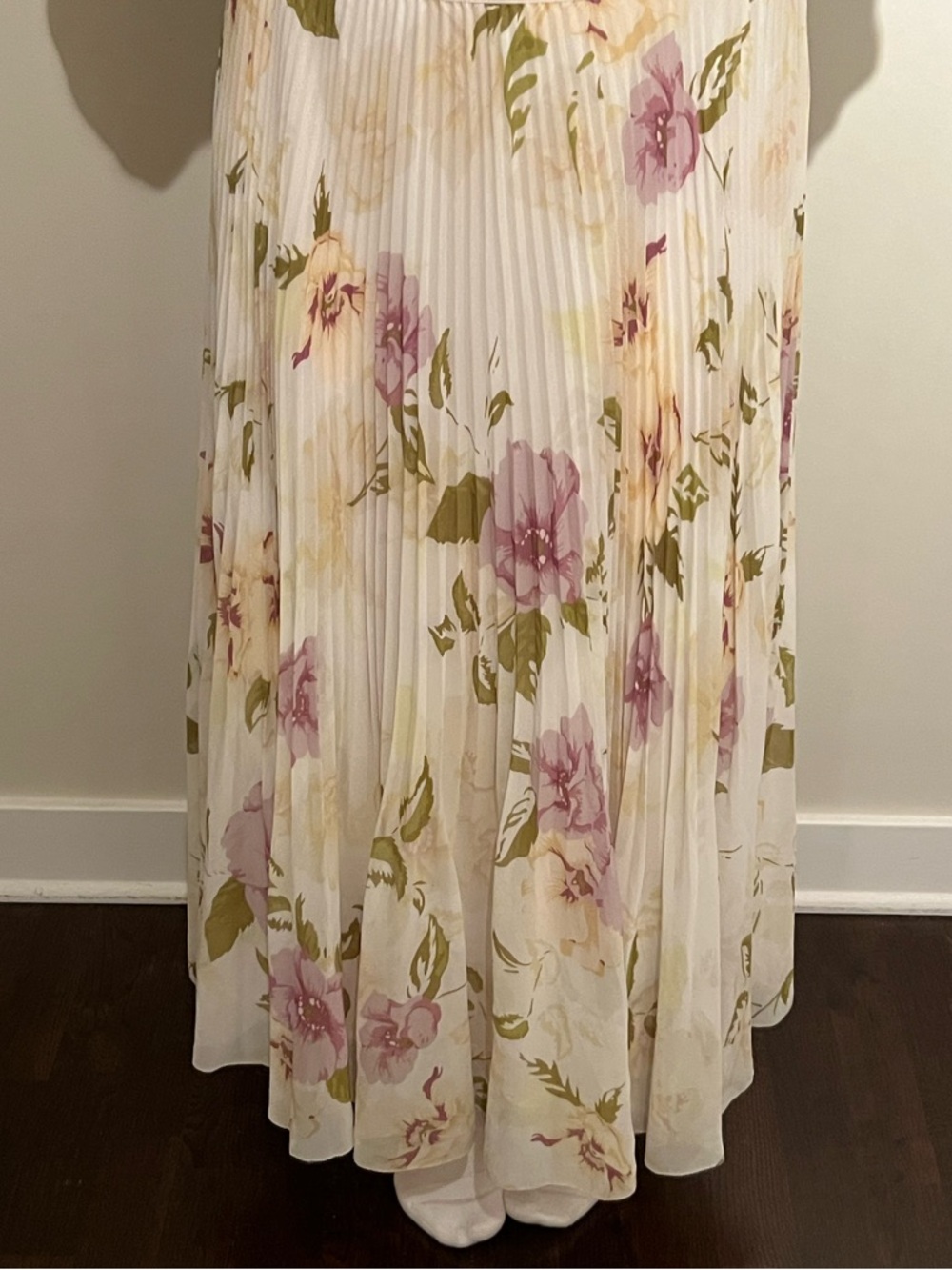 Aritzia Wilfred Twirl Pleated Cream Floral Skirt